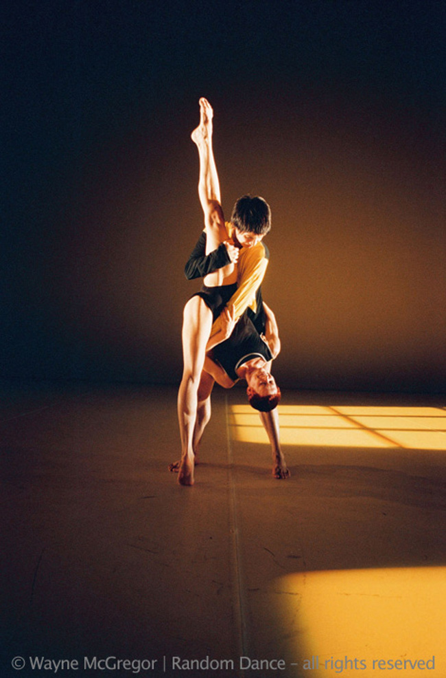 wayne-mcgregor-random-dance_nemesis-3d-animation-for-dance-performance_0018_production-photo-two-dancers-on-stage_470x713Px72Dpi_v2012001.jpg